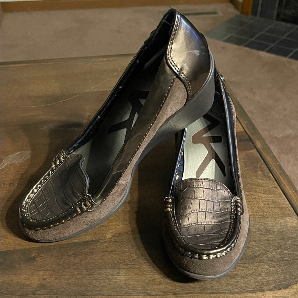 Anne Klein Metallic Brown Loafers